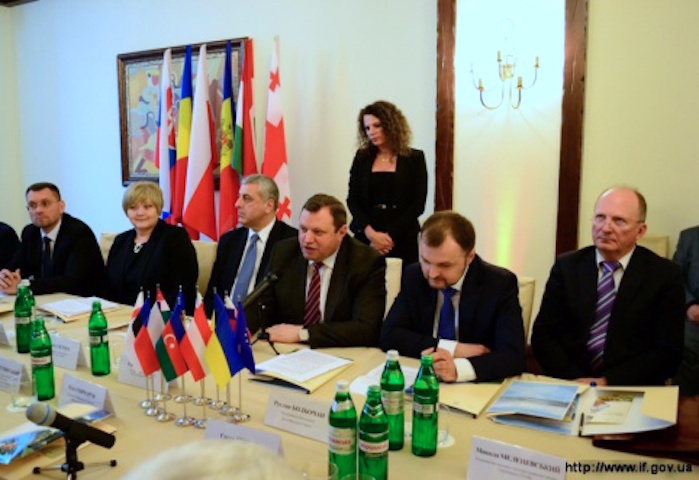 Представитель Секретариата ГУАМ принял участие в работе круглого стола Европа Карпат. Украинский аспект. jpg